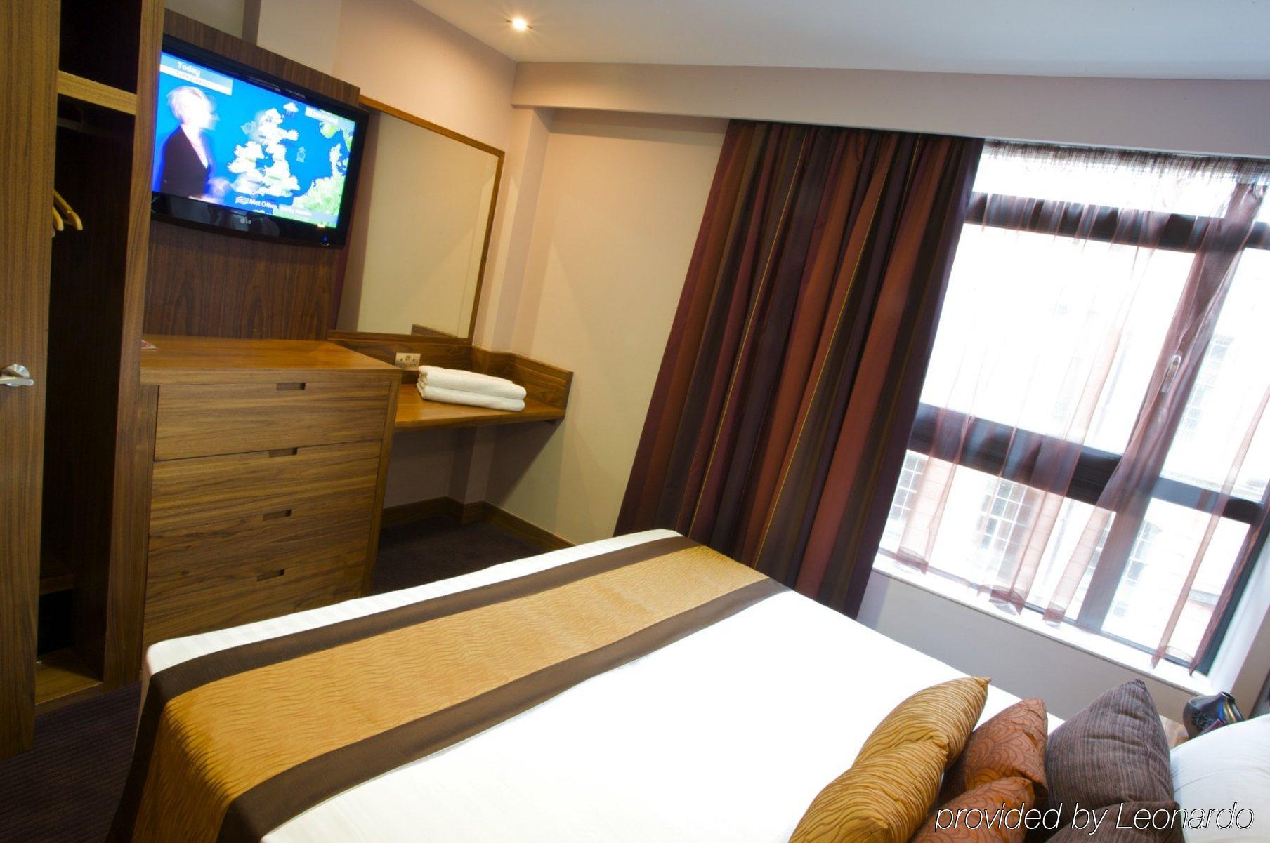 Roomzzz Leeds City Exterior photo