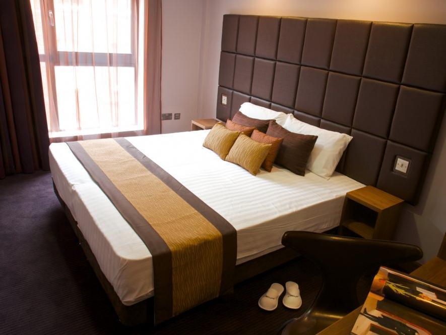 Roomzzz Leeds City Exterior photo