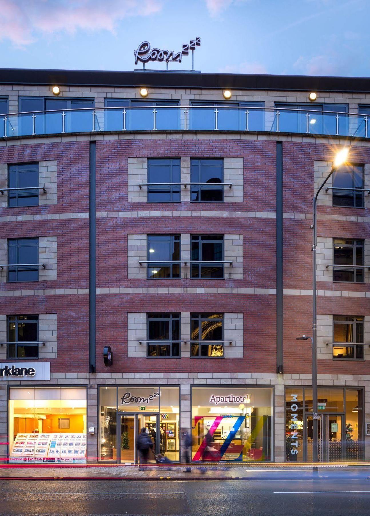 Roomzzz Leeds City Exterior photo