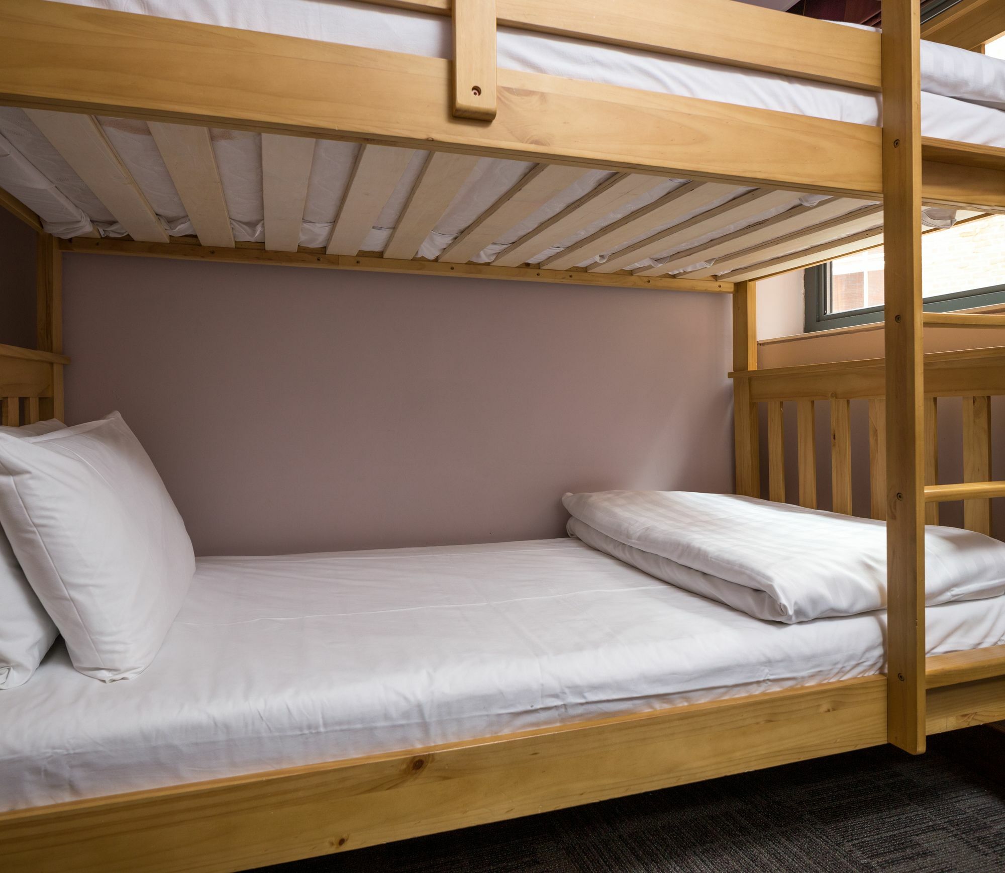 Roomzzz Leeds City Exterior photo